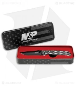 M&P American Patriot Folder Knife Black US Flag/Barbed Wire (3.25" Black Serr) 10 M&P American Patriot Folder Knife Black US Flag/Barbed Wire (3.25" Black Serr) -Schrade Smith and Wesson MP American Patriot Folder in Tin BHQ 123480 jr tin
